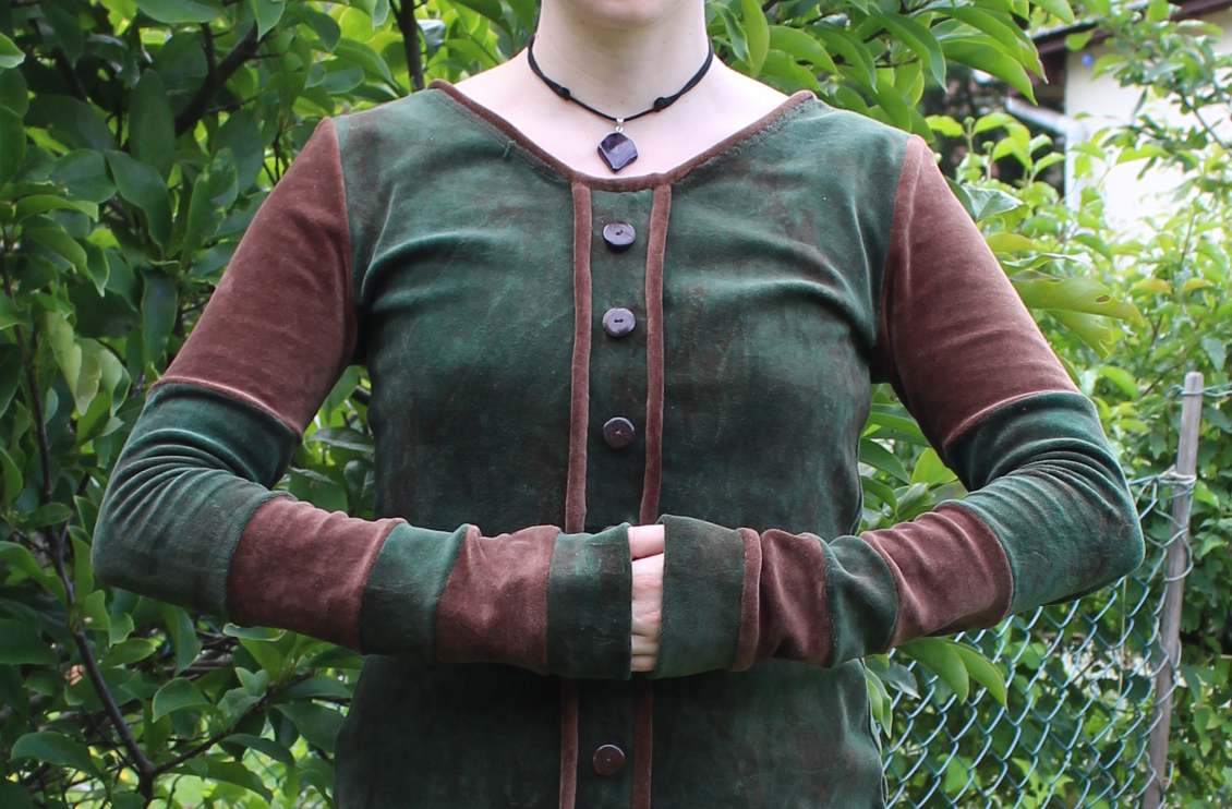 Longsleeve Rollo mit Zierknopfleiste in Grün/Braun