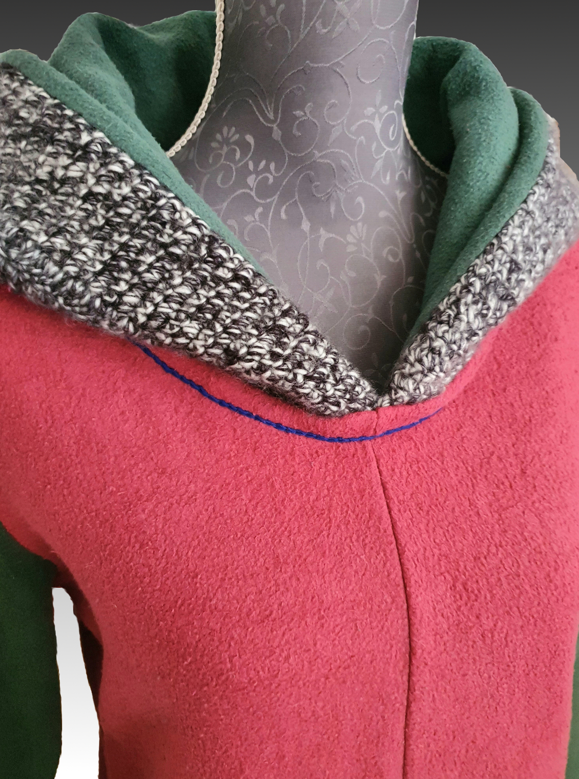 Hoodie Nixy mit Häkelkapuze