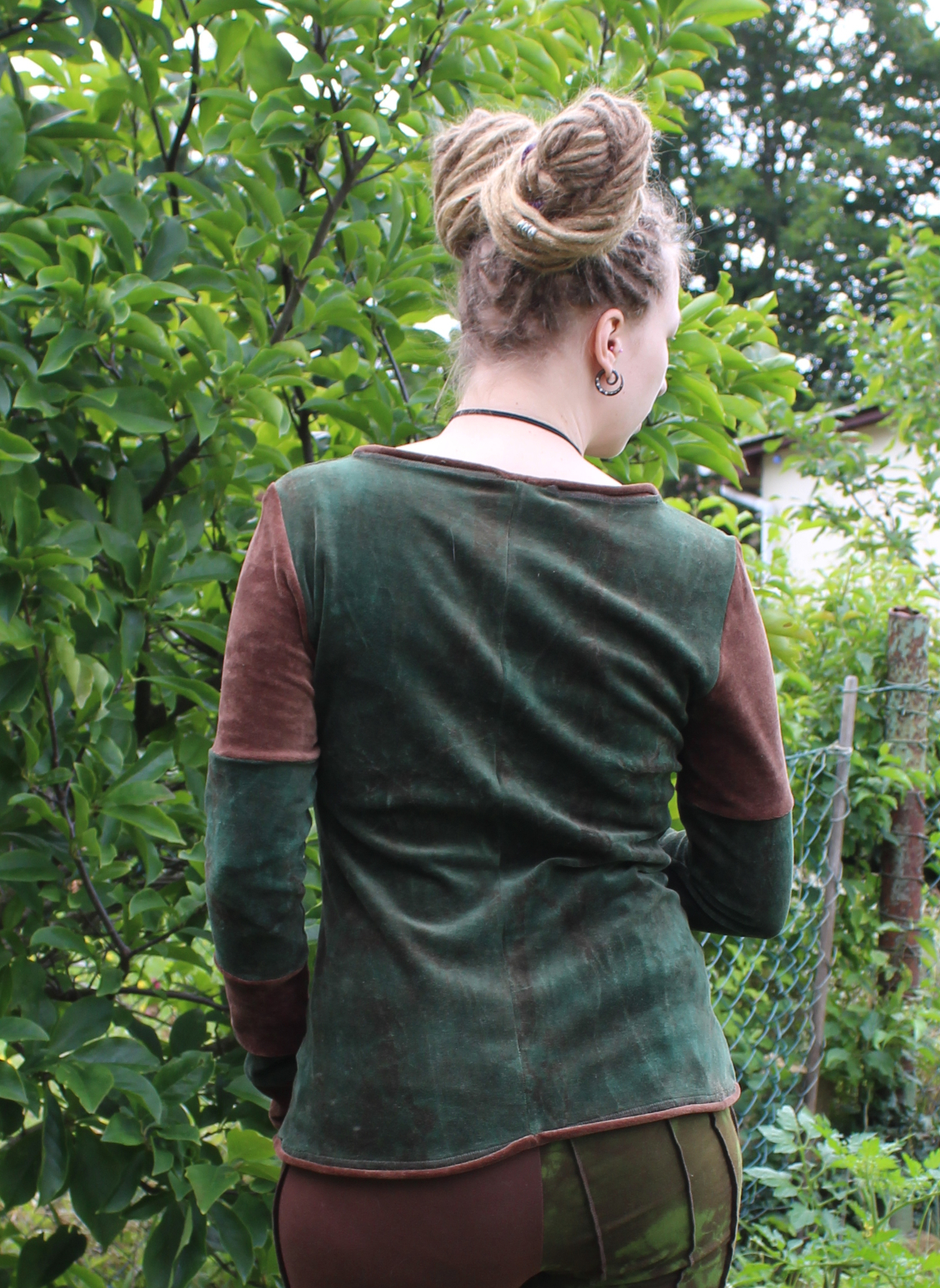 Longsleeve Rollo mit Zierknopfleiste in Grün/Braun